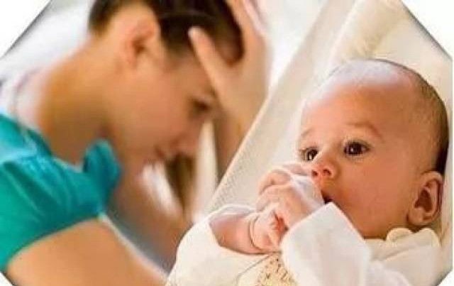  宝宝过敏起红疙瘩图片：宝宝小脸红疹困扰 揭秘过敏源成因